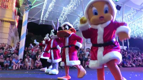 The new White Christmas parade at Movieworld - YouTube