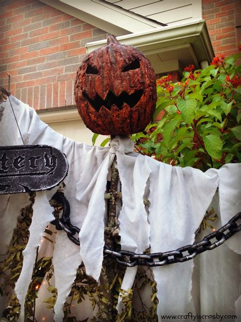 Crafty in Crosby: Creepy Pumpkin Scarecrow