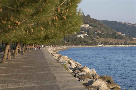 LUNGOMARE DI BARCOLA TRIESTE - YesTour