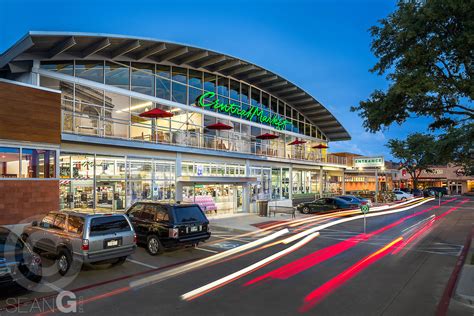 Central Market in Dallas Texas at dusk | Sean Gallagher Photography