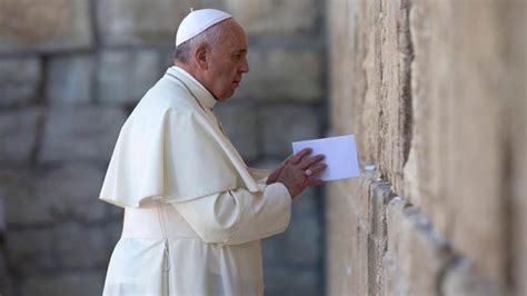 Pope Francis honors victims of Holocaust, terrorism in Israel | Fox News