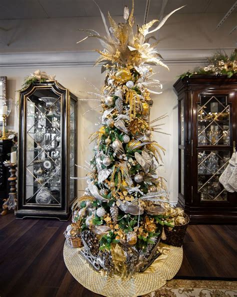 Gold Christmas Tree | Gold christmas tree, Beautiful christmas trees, Holiday decor