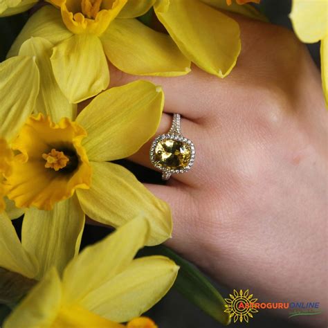 Yellow Sapphire - Know who should wear and its benefits (astrological).