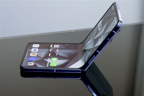 Oppo Find N2 Flip review: is this flip phone a big flop? | Digital Trends