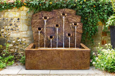 Rock Wall Fountain | Máy nước, Vườn treo tường, Thác nước sân sau