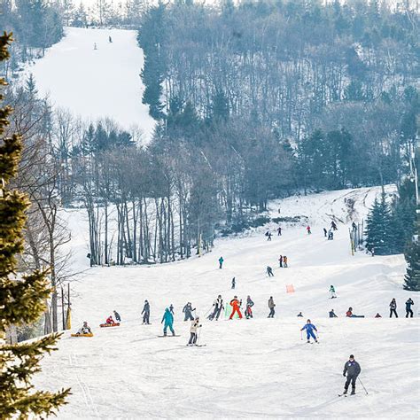 Poconos Skiing Stock Photos, Pictures & Royalty-Free Images - iStock