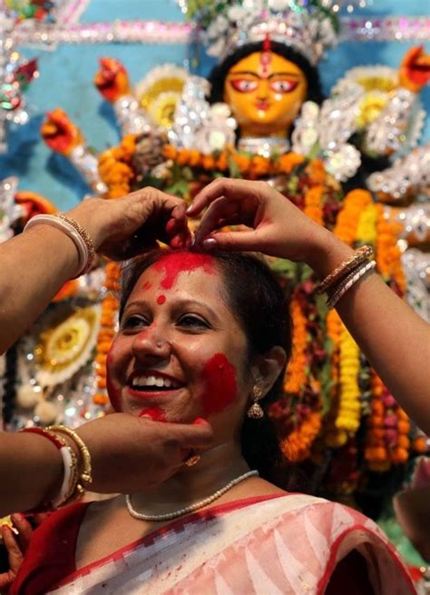 PHOTOS: Durga Puja 2017: Beautiful photos of ‘Sindoor Khela’ celebrations in Kolkata | The ...