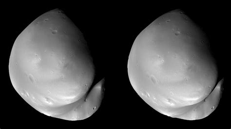 Space Probe Captures Detailed Images of Mars' Moon Deimos | PetaPixel