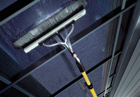 Window cleaning pole system vs traditional window cleaning - Protech ...