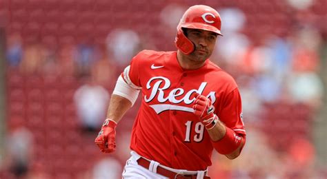 Reds place Canadian Joey Votto on 10-day injured list with shoulder discomfort