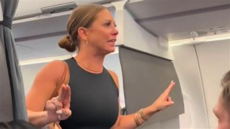 'Crazy plane lady' kicks off comeback after viral American Airlines meltdown | Fox Business