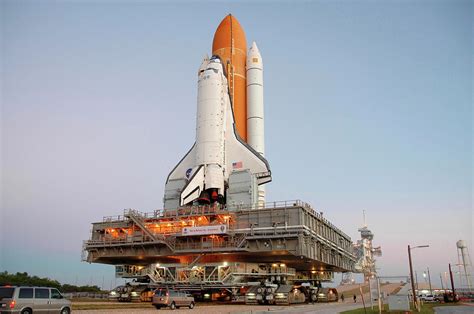 Space Shuttle Discovery Photograph by Nasa/science Photo Library - Pixels