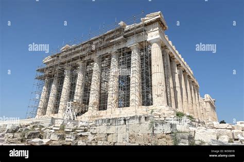 Scenic front view of the Parthenon temple in restoration Stock Photo - Alamy