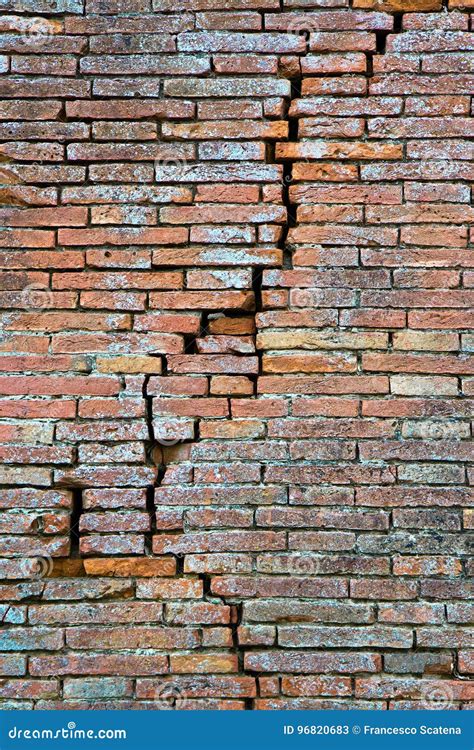 Cracked Brick Wall. Deep Crack in a Brick Wall Stock Image - Image of ...