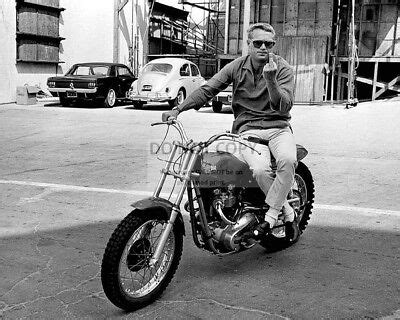 STEVE McQUEEN ON MOTORCYCLE MAKING FEELINGS KNOWN - 8X10 PUBLICITY PHOTO (AB890) | eBay