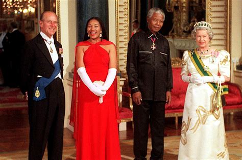 Dining with the Queen: Mandela and his daughter Princess Zenani Mandela-Dlamini, stands with The ...