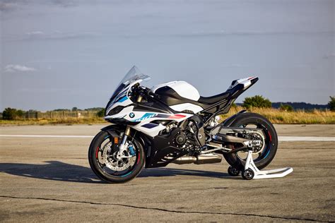 BMW Motorrad To Launch The 2023 S 1000 RR In India on December 10 - All ...