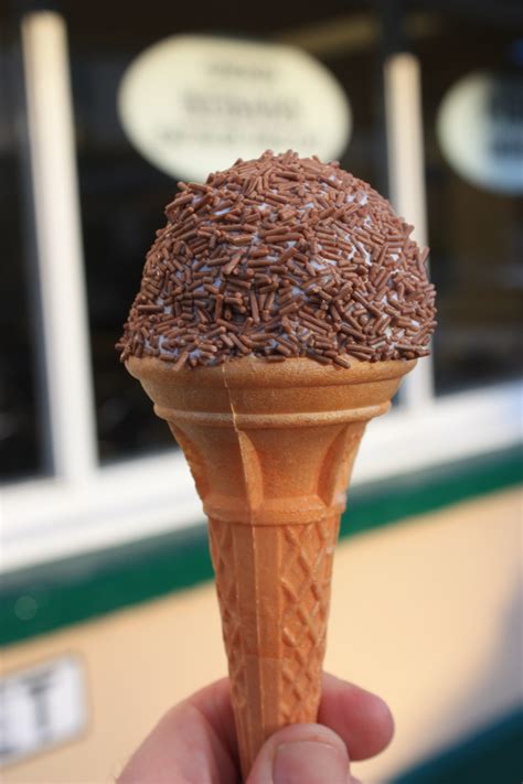 File:Ice cream in cornet with chocolate chip sprinkling, from Joe's Ice Cream Parlour, St Helen ...