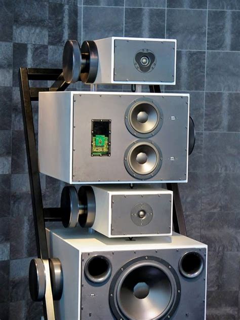 Mono and Stereo High-End Audio Magazine: Goldmund Apologue 25 ...