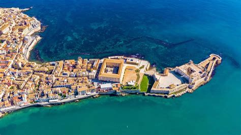 Ortygia, a small island off the coast of Syracuse, Sicily, Italy - Bing ...