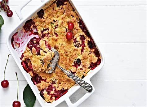 Easy Cherry Cobbler (With Bisquick) | Treat Dreams