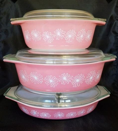 People Are Selling Their Old Vintage Pyrex for $4000 on Ebay | Vintage pyrex patterns, Pyrex ...