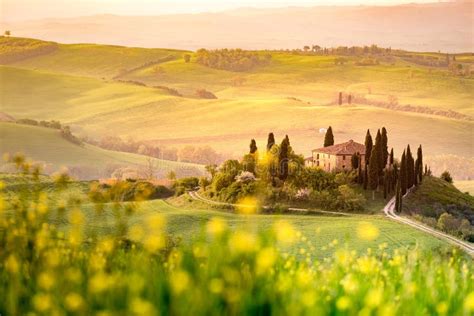 Il paesaggio toscano fotografia stock. Immagine di fattoria - 90085082