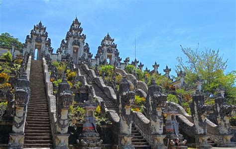 Tall Stairs Leading To the Gate on Lempuyang Temple Stock Photo - Image of temple, agung: 197109662