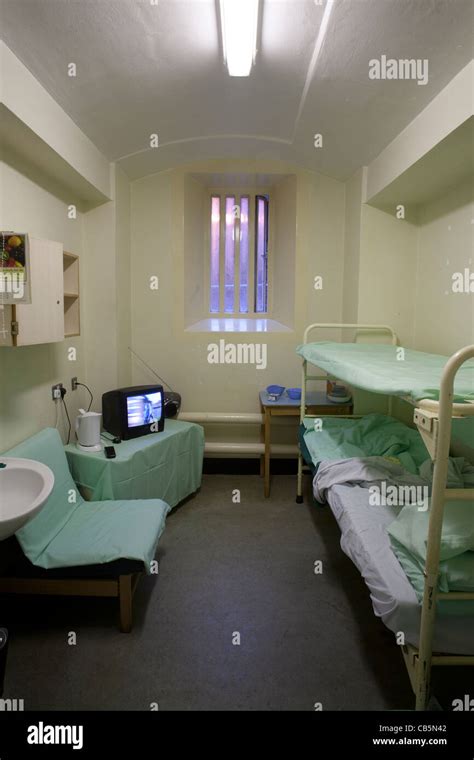 View of the inside of a 2 man cell at Wormwood Scrubs prison London UK Stock Photo - Alamy