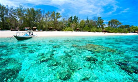 Pantai Terindah di Indonesia (Top 11 Harus Masuk ke Bucket List Kamu)