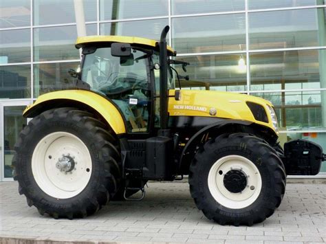 Tractors - Farm Machinery: New Holland T7 Yellow Power