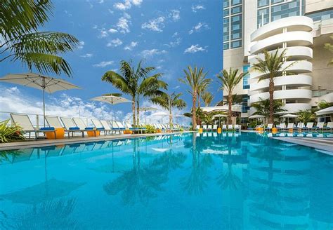 Hilton San Diego Bayfront Pool: Pictures & Reviews - Tripadvisor