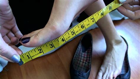 measuring my feet - YouTube