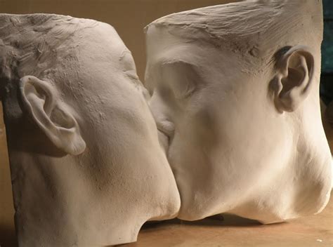 20 Kissing Sculptures | Complex