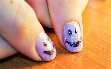 Simple Nail Designs Smiley Face / What better way to show your happy personality than smiley ...