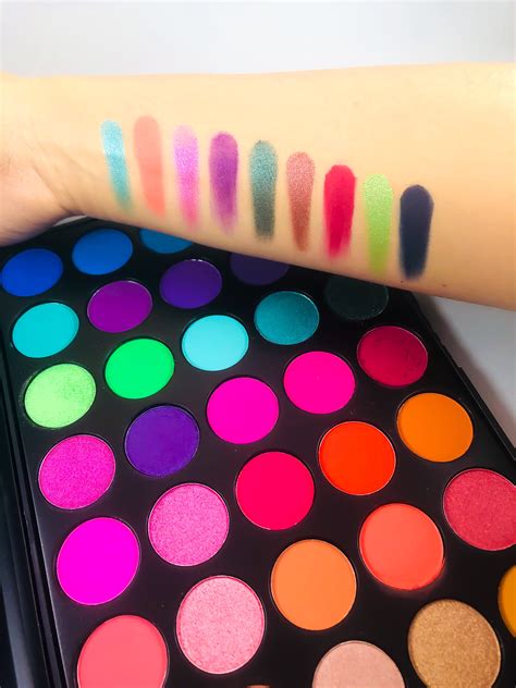 Rainbow High Pigment Eyeshadow Palette | Solo Giovane