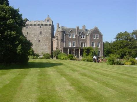 Comlongon Castle © Angus Townley cc-by-sa/2.0 :: Geograph Britain and Ireland