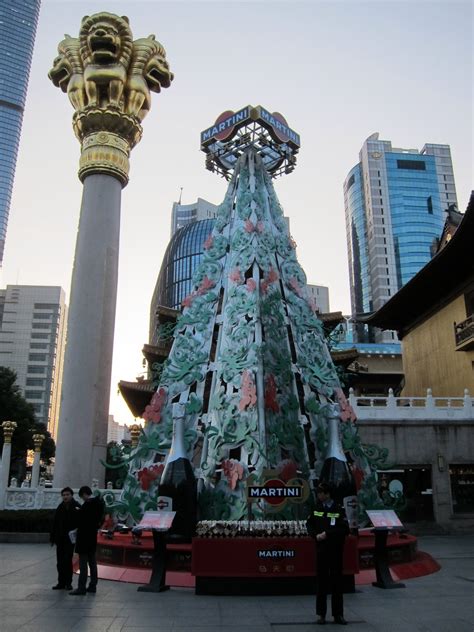 Snapshot: Christmas in Shanghai - Ferreting Out the Fun