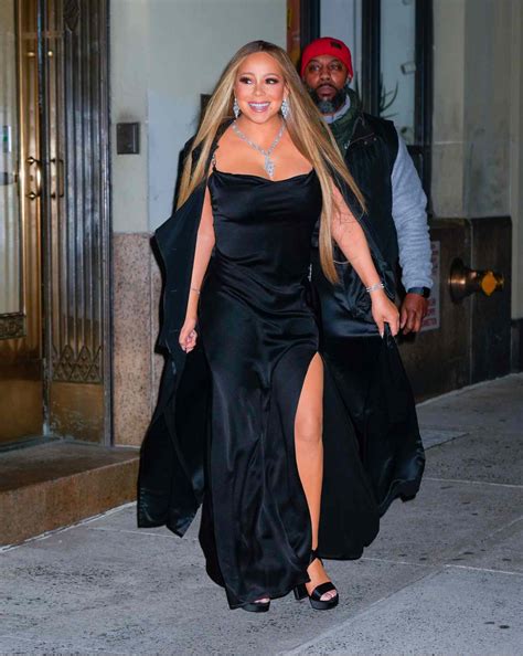 Mariah Carey Had a Major Fashion Emergency On Stage