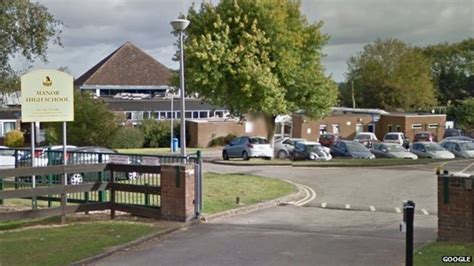 Oadby middle school changes 'opposed by more than 1,000' - BBC News