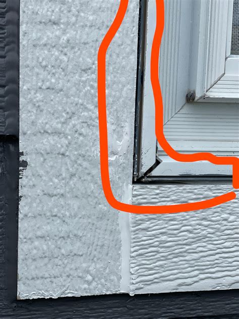 Do these windows need to be caulked? : r/HomeMaintenance