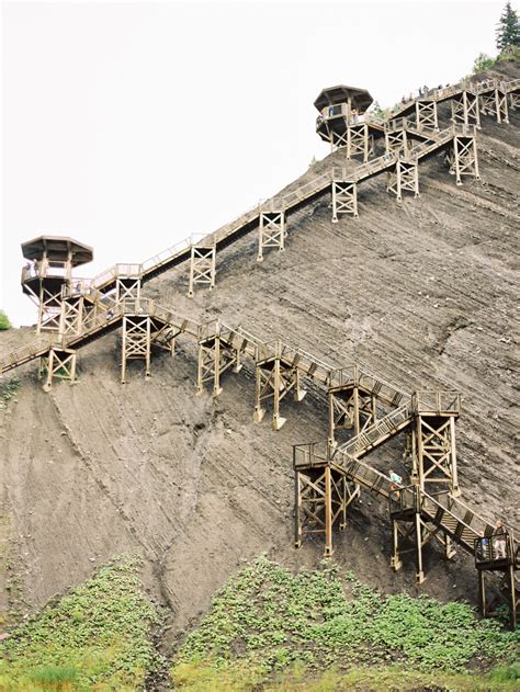 Stairs at Montmorency Falls in Quebec City - Entouriste