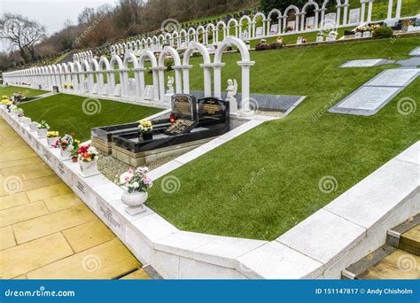 Editorial, Graves of Victims of the Aberfan Disaster, Landscape ...