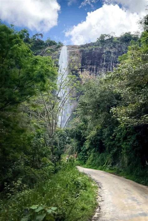 Diyaluma Falls Hike - 2. Highest Waterfall In Sri Lanka