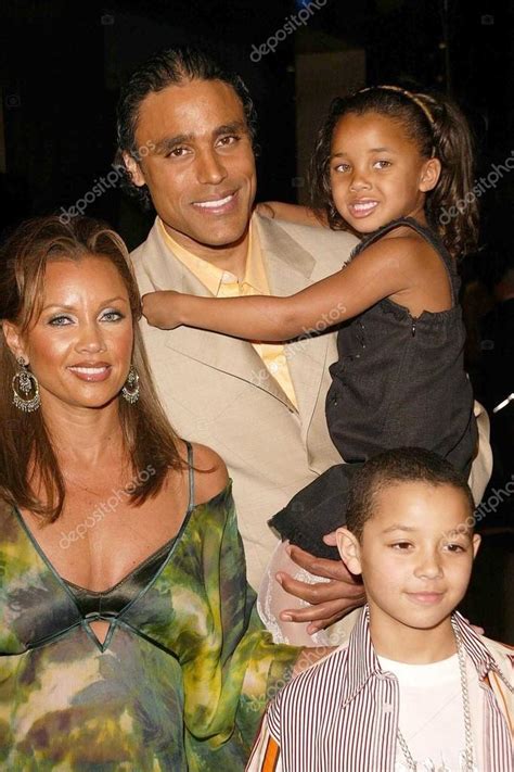 Vanessa Williams with husband Rick Fox and children – Stock Editorial ...