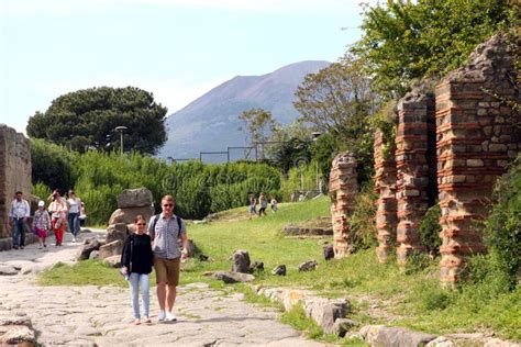 Pompeii Ancient Roman City Italy Editorial Photo - Image of volcano ...