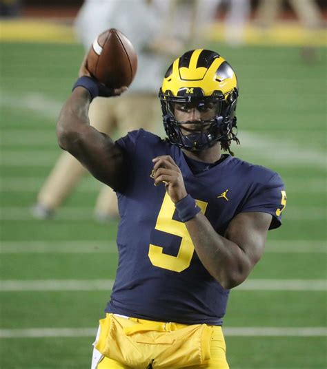 Michigan football QB Joe Milton to transfer, raising question to who'll ...