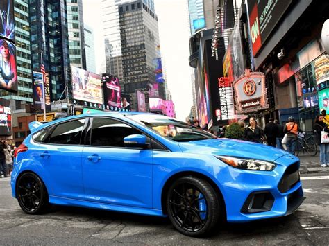 Blue Ford Focus RS 2015 1280 x 960 Wallpaper