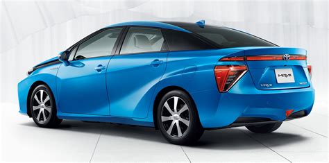 Toyota Mirai hydrogen fuel-cell vehicle detailed in full - Photos (1 of 5)