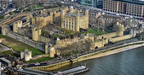 Tower of London Aerial View (Illustration) - World History Encyclopedia